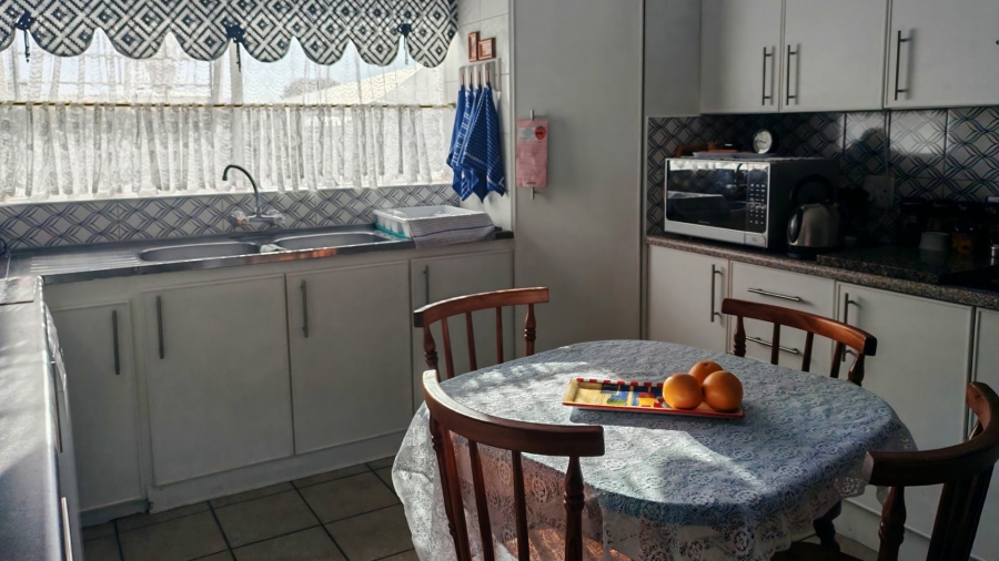 3 Bedroom Property for Sale in Deoville Park Western Cape